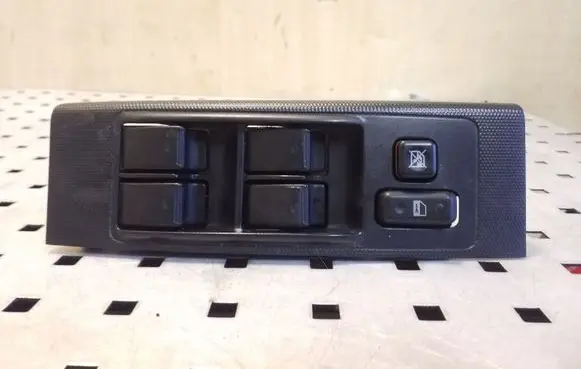 Toyota Corolla Verso AR10 Electric window control switch 848200F010