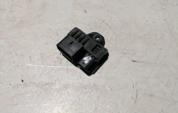 BMW 5 F10 F11 Glow plug pre-heat relay 7810856