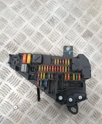 BMW 5 E60 E61 Fuse module 6906603