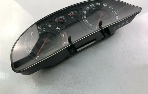 Skoda Superb B5 (3U) Speedometer (instrument cluster) 3U0920810C K 3851