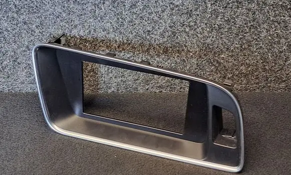 Radio/GPS head unit trim