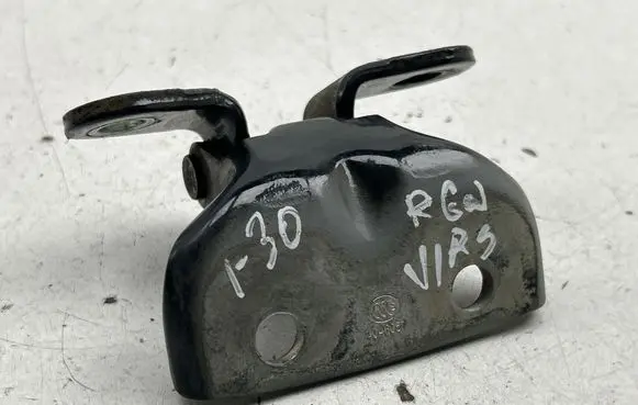 Hyundai i30 Rear door upper hinge 