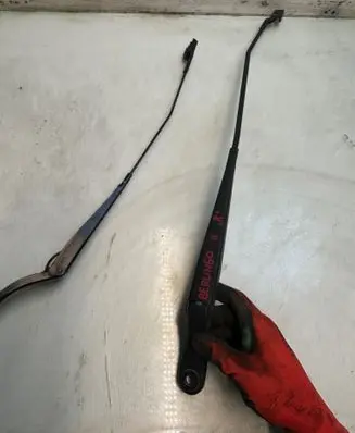 Citroen Berlingo Front wiper blade arm 321