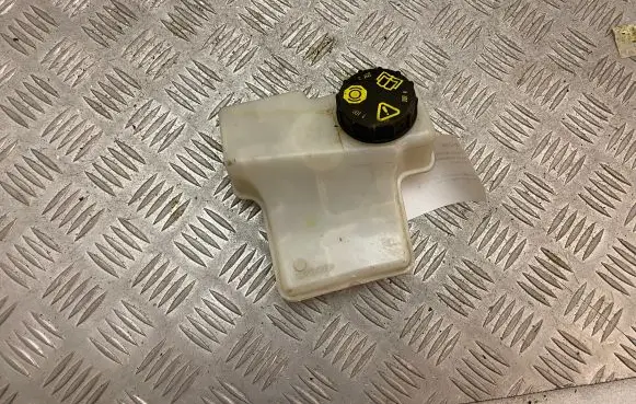 Brake fluid reservoir