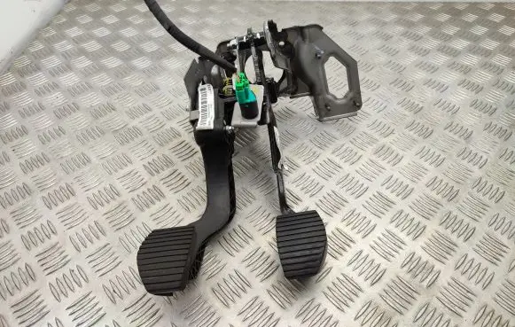Peugeot 2008 I Pedal assembly 9802461780