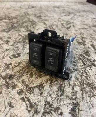 Nissan Juke I F15 Seat heating switch P13753b48300