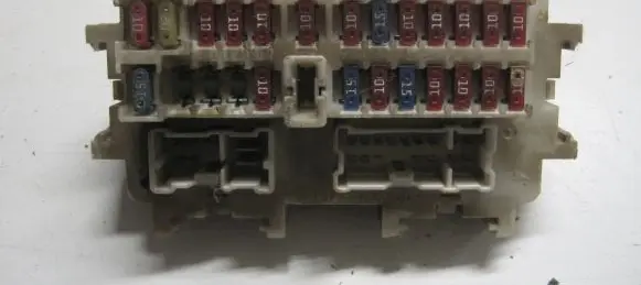 Nissan Armada (WA60) Fuse module T25P5