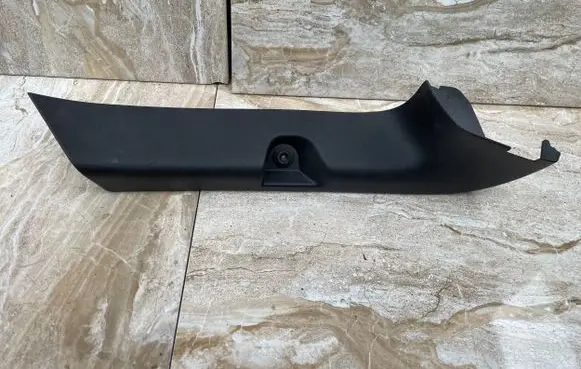 Volvo C40 Tailgate trim 32353465 V040093