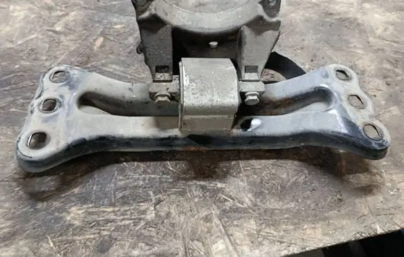 Mercedes-Benz C W204 Gearbox mounting bracket A1402421340