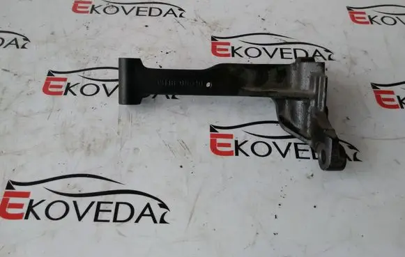 Toyota Verso Engine mounting bracket 3311805010
