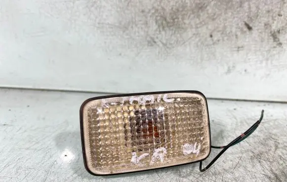 Nissan X-Trail T30 Front fender indicator light