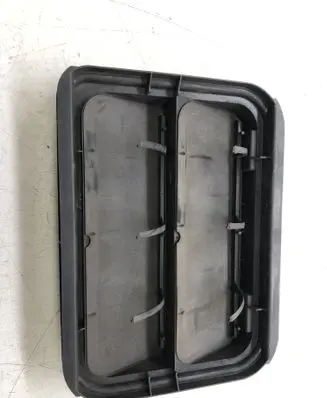 Quarter panel pressure vent