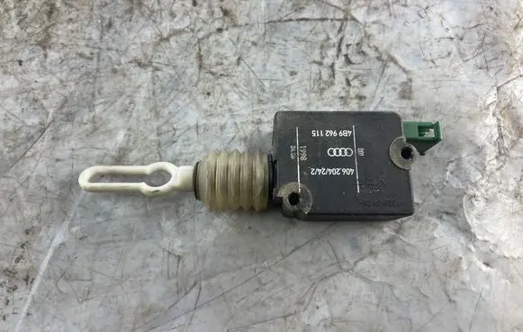 Audi A6 S6 C5 4B Tailgate boot lock/latch motor 4B9962115