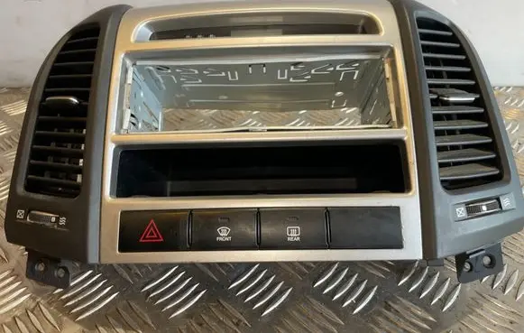 Hyundai Santa Fe Dash center air vent grill 974202B000