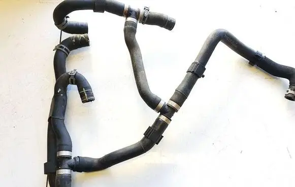 Engine coolant pipe/hose