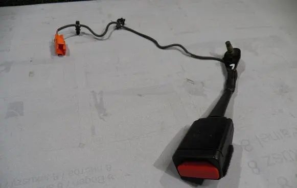 Land Rover Defender Front seatbelt buckle FK7261208AD 628598800F