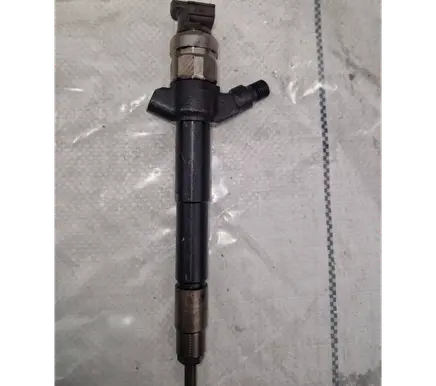 Mitsubishi Pajero Fuel injector 1465a054