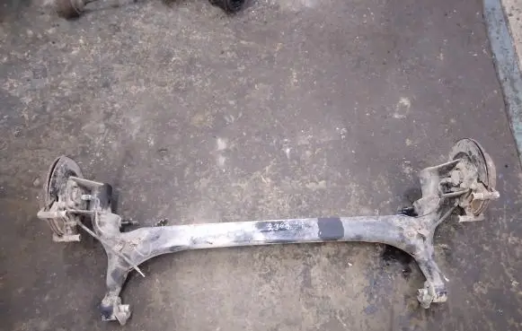 Toyota Corolla Verso AR10 Rear axle beam 
