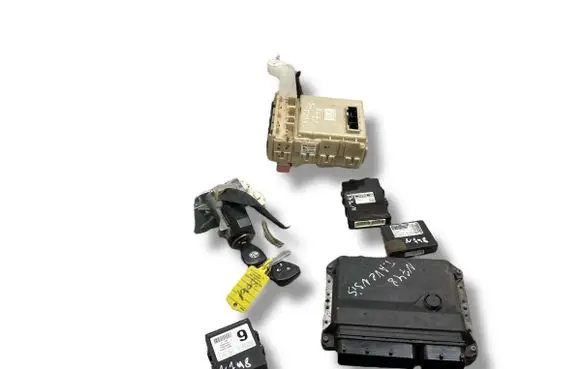 Toyota Avensis T270 Engine ECU kit and lock set 8966105D22 MB2759001921 8273005150