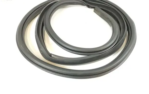 Rear door rubber seal (on body)