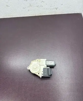 Volkswagen PASSAT CC Rear door window regulator motor 3C0959795B 3C8959703C 3C8839461K