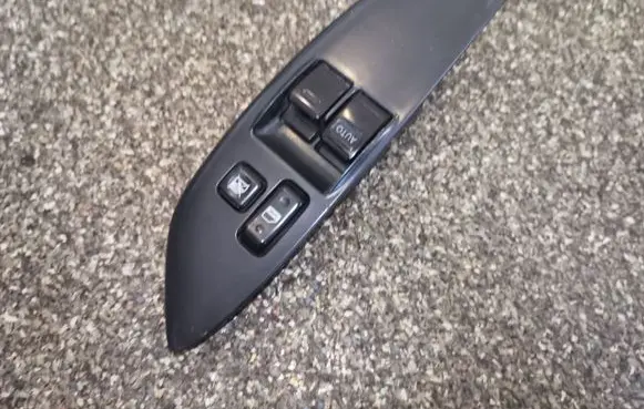 Toyota Yaris Electric window control switch 0115U35