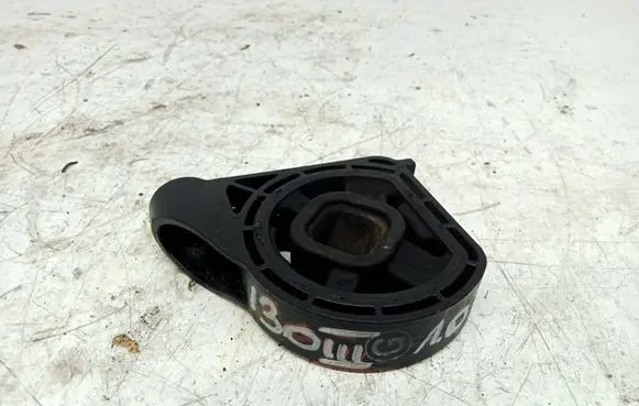 Hyundai i30 Radiator mount bracket 