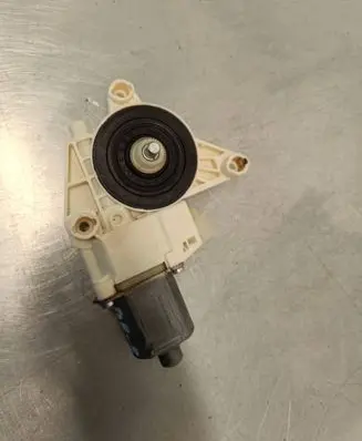 Mercedes-Benz B W246 W242 Front door window regulator motor 0130822690