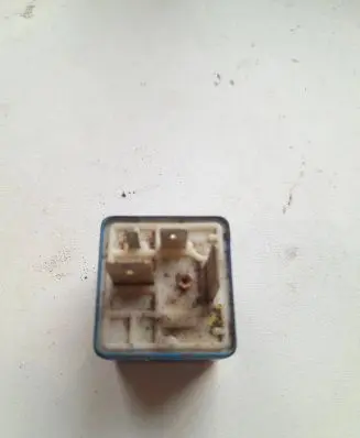 Volkswagen PASSAT B5 Glow plug pre-heat relay 899587