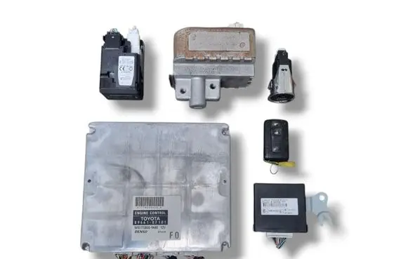 Toyota Corolla Verso AR10 Engine ECU kit and lock set MB175800-9440 89661-0F101