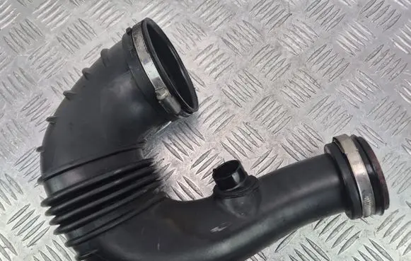 Mercedes-Benz C W203 Turbo air intake inlet pipe/hose A6460940297