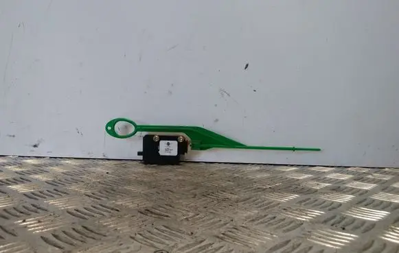 Fuel tank cap lock