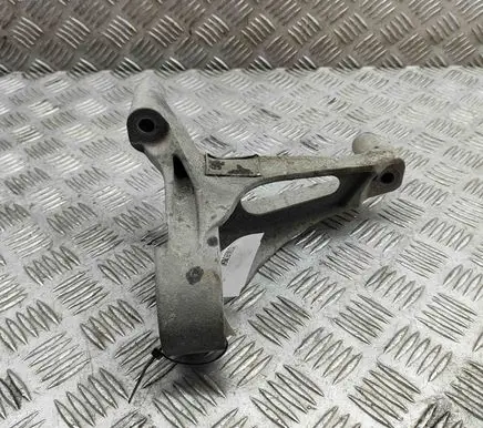 BMW 2 F45 Engine mounting bracket 6858296