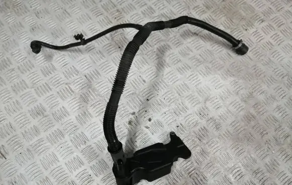 Mercedes-Benz B W246 W242 Breather hose/pipe A2700105400 70528500 02S01294