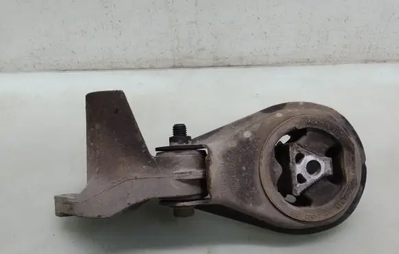 Ford Focus Engine mount bracket
