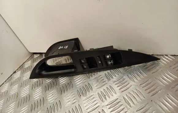 Seat Altea XL Electric window control switch 8P1867171A