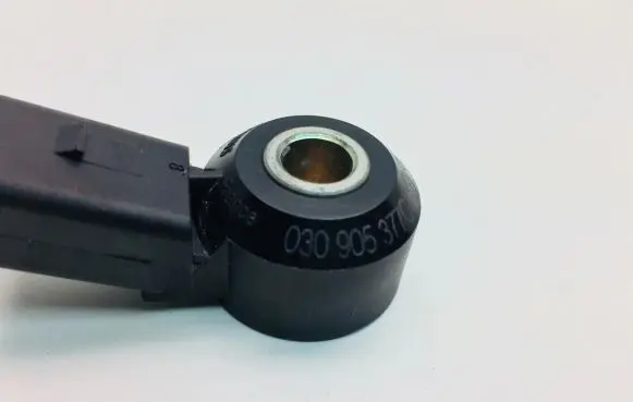 Volkswagen Golf IV Detonation knock sensor 030905377C