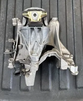 Audi A4 S4 B9 8W Engine mount bracket 8W0399296E 8W0199372CS 8W2971824E