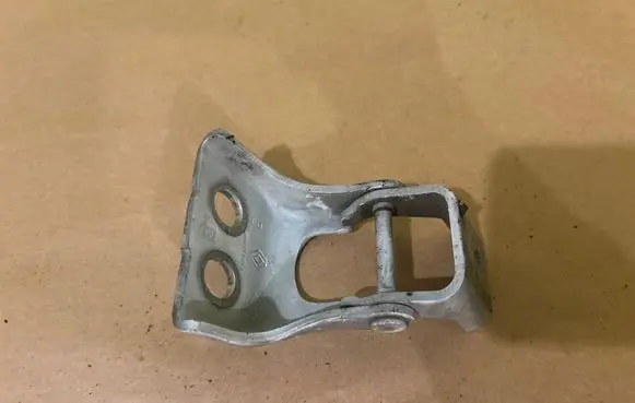 Renault Kangoo II Front door upper hinge 115113402