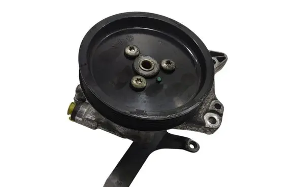 BMW 5 E60 E61 Power steering pump 6774698
