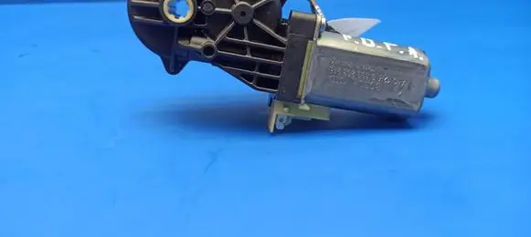 Mercedes-Benz E W211 Seat adjustment motor 0390203213