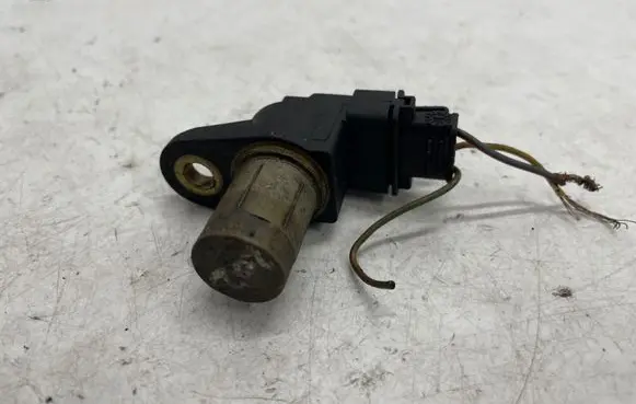 Mercedes-Benz E W210 Camshaft position sensor A0031539728