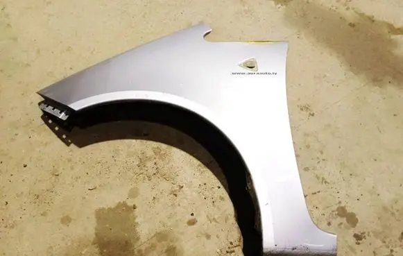 Mitsubishi Colt Fender Sidabrine