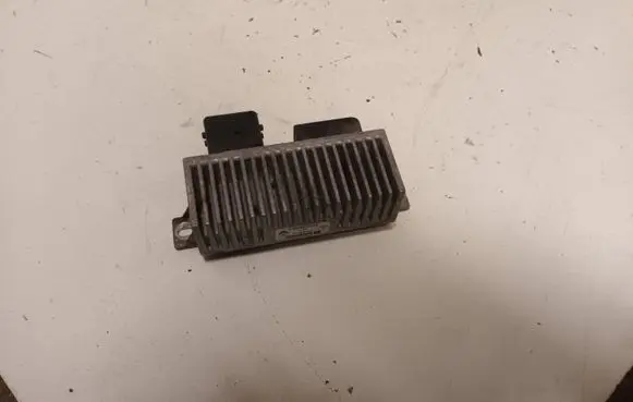 Renault Megane III Glow plug pre-heat relay 8200558438A DCS812
