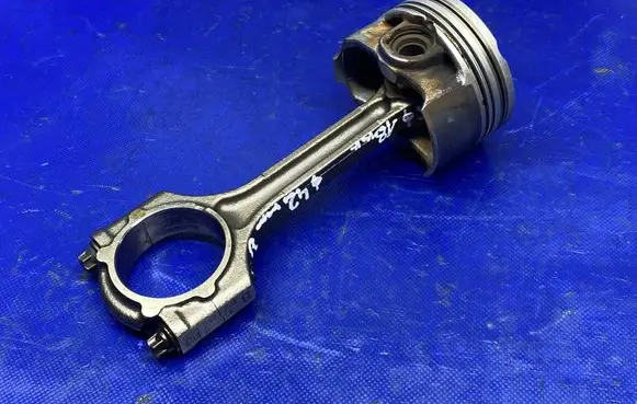 Hyundai i30 Piston with connecting rod 1709191Q 4GUO
