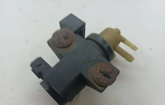 Opel Vectra C Vacuum valve 55563532