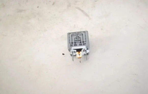 Audi A4 S4 B5 8D Other relay 443951253k