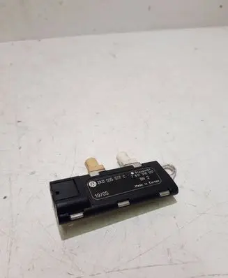Volkswagen Caddy Aerial antenna amplifier 2K0035577C 7617310017