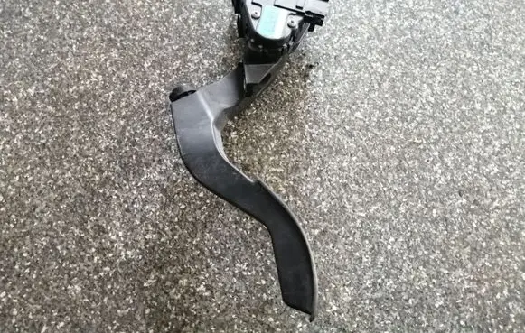 Audi A6 Allroad C5 Accelerator throttle pedal 8D1723523N