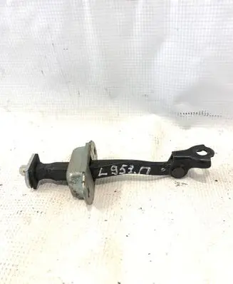 Nissan Qashqai+2 Rear door check strap stopper
